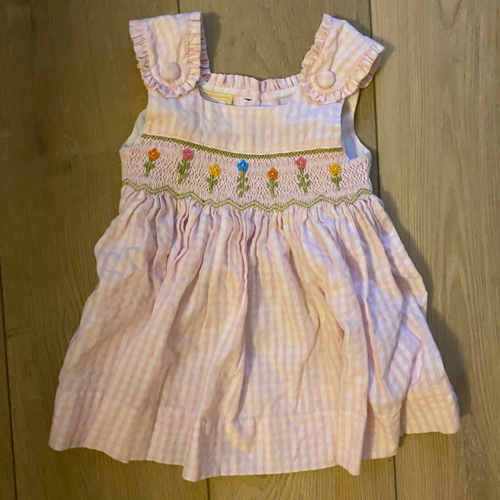 Carriage Boutique // size 9 months // precious smocked dress